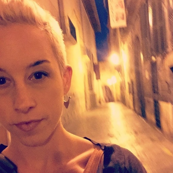 Meet your Posher, Kaycee - Picture 1 of 1